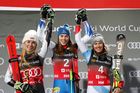 Fantastická Vlhová. Slovenská lyžařka porazila v paralelním slalomu Shiffrinovou
