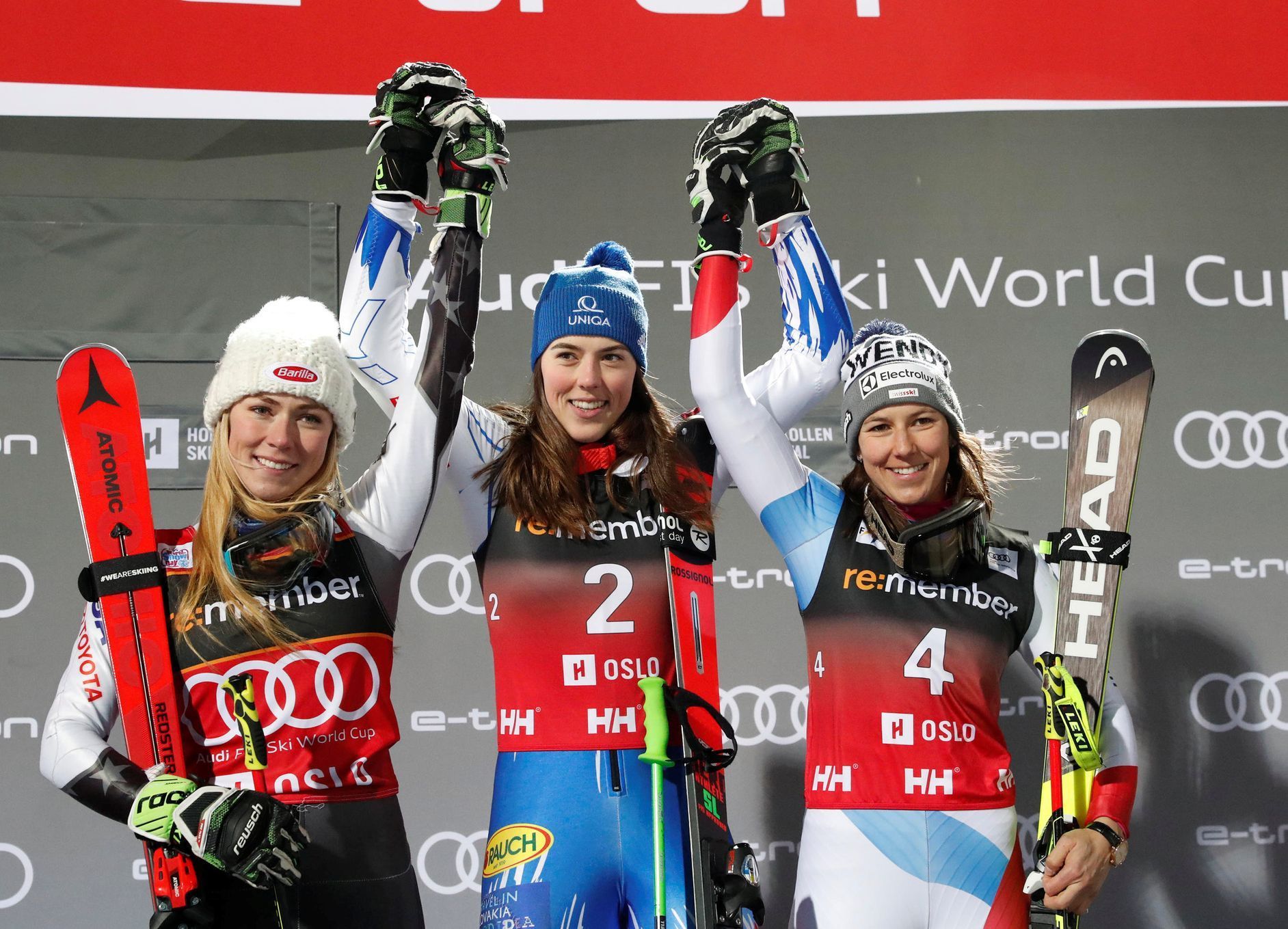 Městský slalom Oslo, 2019: zleva druhá Mikaela Shiffrinová, vítězka Petra Vlhová a třetí Wendy Holdenerová.