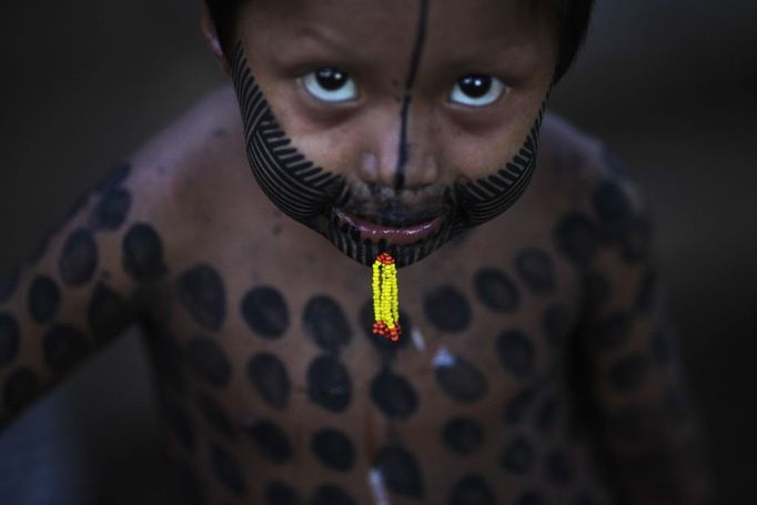 Chlapec z brazilského domorodého kmene Kayapo, který je největším kmenem na řece Paranahyba.