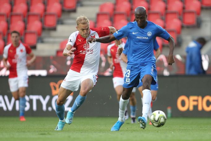 Mick van Buren a Kamso Mara v zápase 5. kola FL Slavia - Liberec