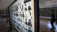 Portréty všech vězňů, které Rudí Khmerové ve věznici Tuol Sleng mučili, jsou to první, co návštěvník muzea genocidy v centru hlavního města Kambodže spatří.