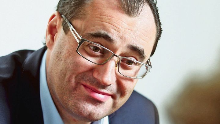 Motorista Šťastný kvůli střetu zájmů upravil vedení svých firem