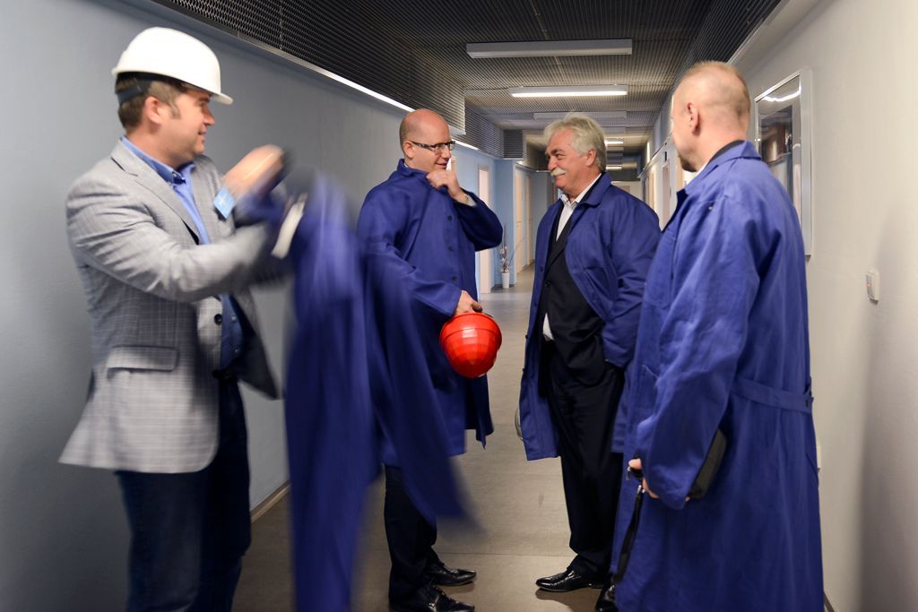 Oranžová záře nad kladnem. ČSSD mluvila s dělníky, rozdávala růže