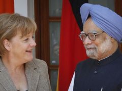 Na schůzku s indickým premiérem Manmóhanem Singhem dorazila Merkelová se zpožděním.