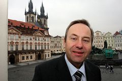 Exministr Vondruška dostal podmínku, poukázky za státní peníze rozdával svým známým