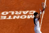 Do osmifinále postoupila i nasazená dvojka Novak Djokovič, který povolil Španělu Montaňesovi uhrát jediný gem.