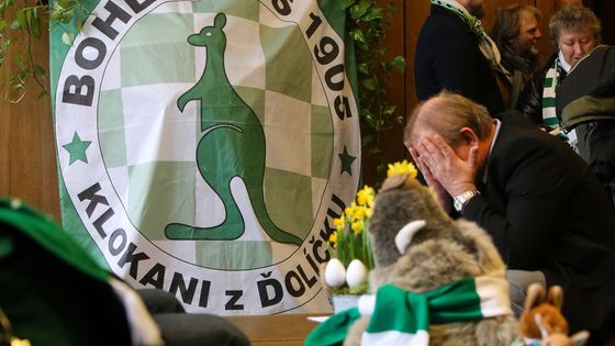 Podívejte se na fotogalerii z úterní demonstrace fanoušků Bohemians 1905, kteří chtěli svojí přítomností na magistrátu podpořit koupi stadionu Ďolíček do městského vlastnictví.