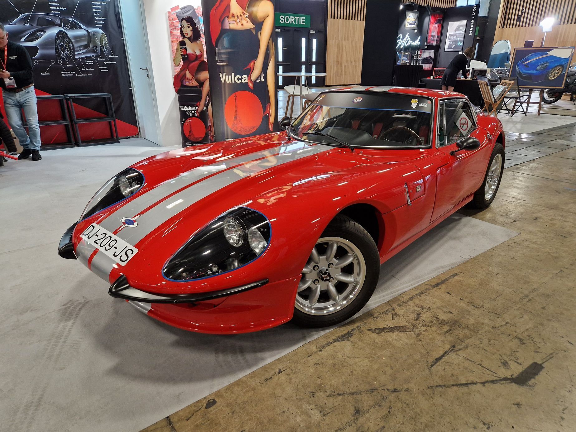historická a filmová auta autosalon Paříž