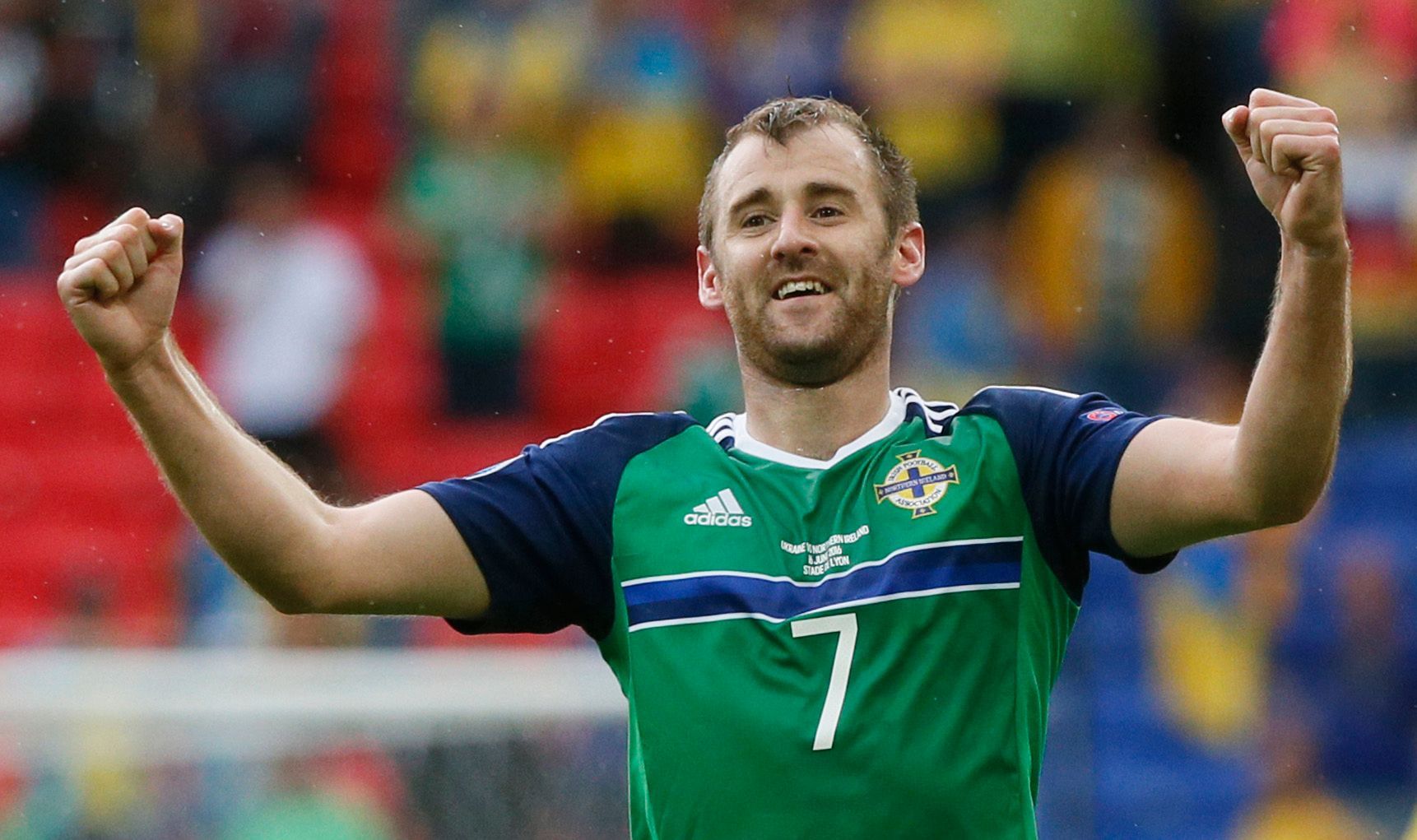 Euro 2016 Severní Irsko-Ukrajina:  Niall McGinn slaví gól na 2:0