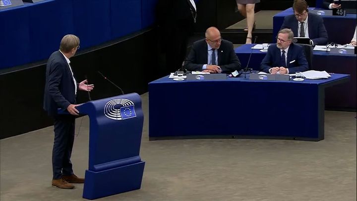 "Nehrajte hry." Vlivný europoslanec griloval Fialu, premiér to schytal za Havla; Zdroj foto: Aktuálně.cz/Youtube/European Parliament