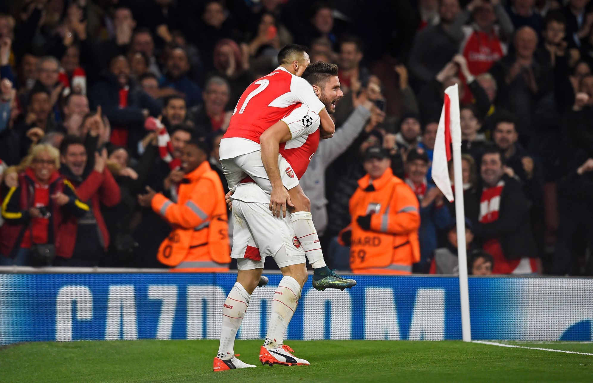 LM, Arsenal-Bayern: Olivier Giroud  a Alexis Sánchez