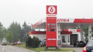 Národní značka Benzina končí. Její čerpací stanice změní tvář a přejmenují se na Orlen. Červeno-bílý symbol, který se v posledních letech už příliš nelišil od své konkurence, reprezentoval v době komunismu pokrok jak z pohledu techniky, tak architektury.