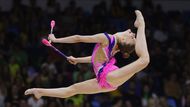 Na první pohled moderní gymnastika působí jako propojení baletu, tance a akrobacie.