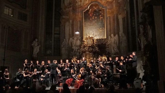 Orchestr Musica Florea v pražském kostele Šimona a Judy.