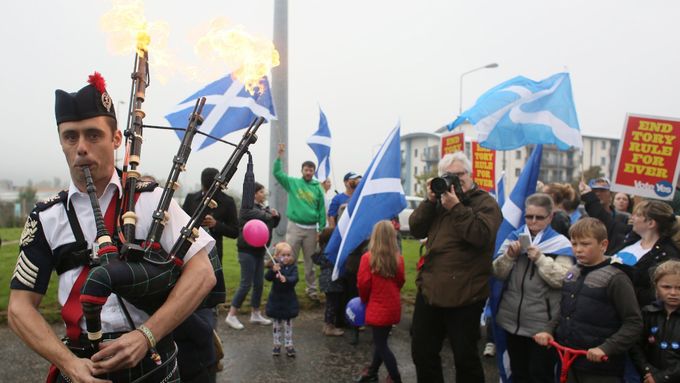 Foto: Skotský karneval mezi Yes a No
