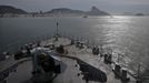 A Brazilian marine takes part in an exercise to prepare their operational readiness to combat terrorist attacks and riots ahead of the FIFA Confederations Cup and World Youth Day, on the Amazonas ship in Rio de Janeiro May 29, 2013. REUTERS/Sergio Moraes (BRAZIL - Tags: SPORT SOCCER MILITARY MARITIME) Published: Kvě. 29, 2013, 4:42 odp.