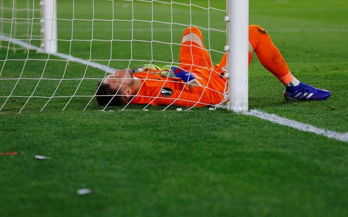 fotbal, Evropská liga 2018/2019, FC Sevilla - Slavia Praha, zraněný Tomáš Vaclík