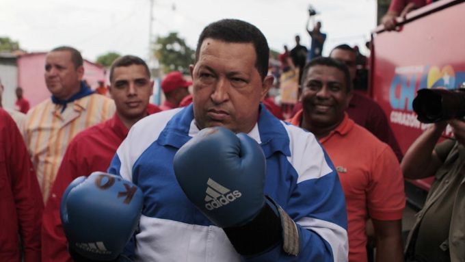 Chávez může při uskutečňování svých sociálních programů těžit z obrovských zásob ropy.