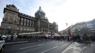 Vítejte u galerie shrnující celý den 17. listopadu tak, jak se odehrál v Praze. Zejména dvě velké demonstrace na Václavském náměstí a ranní vzpomínkové akce (ty najdete na konci galerie).