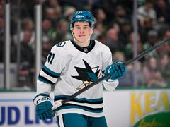 Macklin Celebrini v dresu San Jose Sharks