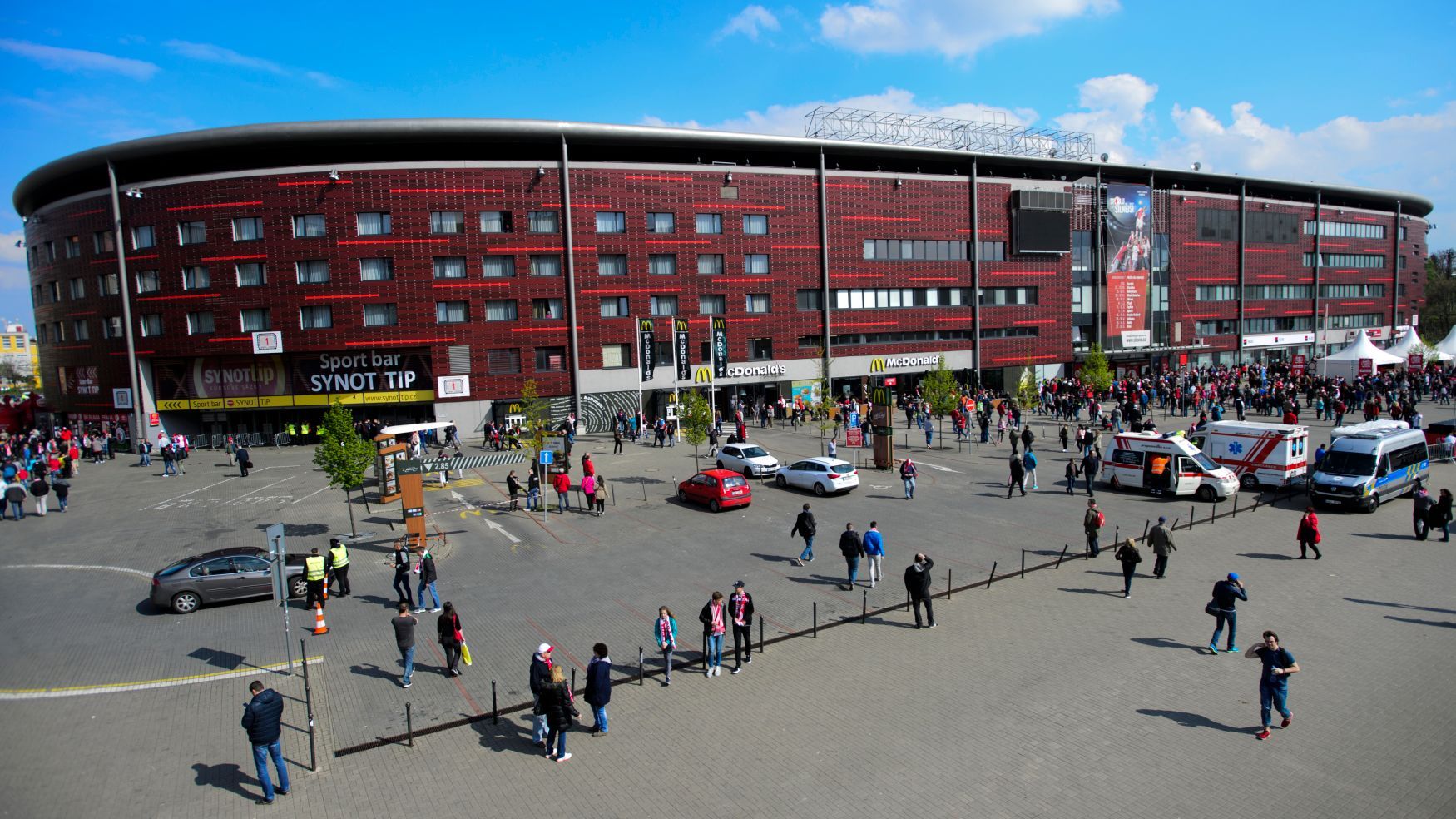 Slavia slaví převzetí stadionu v Edenu