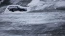 A car is seen atop a parking structure near Times Square in New York, February 9, 2013. A blizzard pummeled the Northeastern United States, killing at least one person, leaving hundreds of thousands without power and disrupting thousands of flights, media and officials said. REUTERS/Eric Thayer (UNITED STATES - Tags: ENVIRONMENT) Published: Úno. 9, 2013, 3:43 odp.