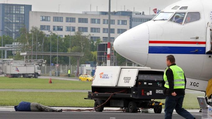 Kapitán letadla se rozhodl vrátit zpět na letiště v Praze Ruzyni (ilustrační foto).