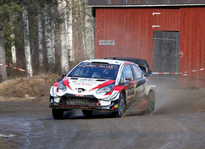 Elfyn Evans v Toyotě na trati Švédské rallye 2020