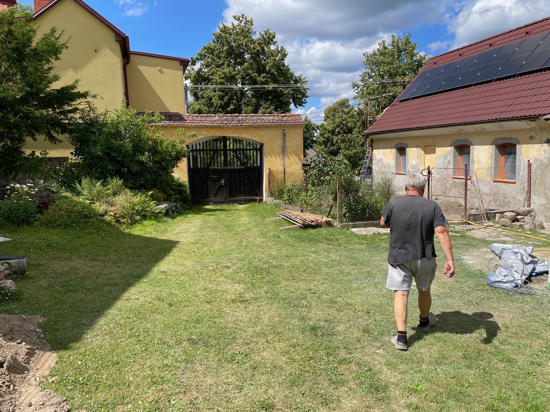 Středočeská obec Křečovice, kde se v roce 1985 natáčela komedie Vesničko má, středisková (23. 7. 2025)