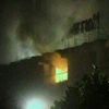 Hotel Marriott ihned po výbuchu zachvátil prudce se šířící požár