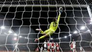 Jedničkou Angličanů by měl být Jordan Pickford ze Sunderlandu. Ročník 2016/17 byl pro třiadvacetiletého brankáře prvním v roli jedničky týmu z Premier League. Otázkou je, zda Pickford v Sunderlandu po sestupu do druhé ligy zůstane. V Anglii se hovoří o zájmu Evertonu.