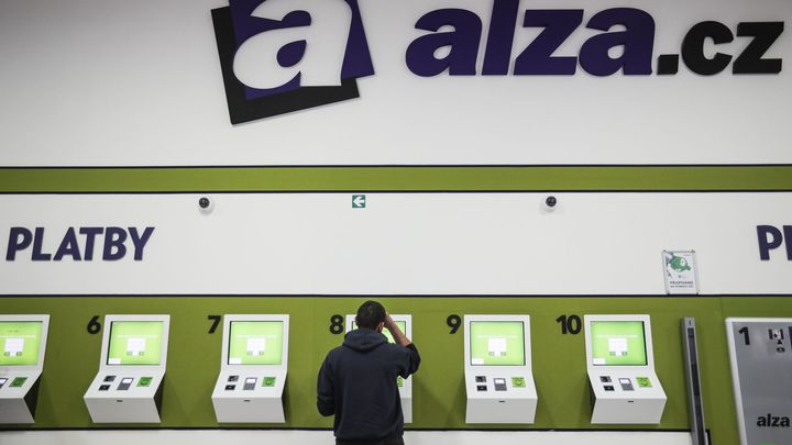 E-shop Zoot začal prodávat oblečení přes Alzu. V pilotní fázi nabídne bundy i kalhoty