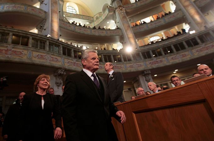 Německý prezident Johannes Gauck na pátečním vzpomínkovém shromáždění ve Frauenkirche.