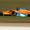 Lando Norris v McLarenu při prvních testech F1 v Barceloně 2020