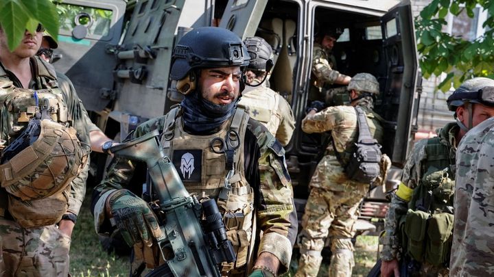 Vydali se bránit Ukrajinu proti ruské agresi, teď jsou podezřelí z trestného činu; Zdroj foto: Reuters