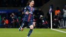 Edinson Cavani celebrates scoring the second goal for Paris St Germain