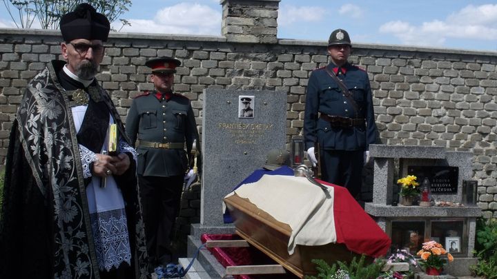 V roce 1942 zemřel v přestřelce s čs. výsadkářem. Ostatky četníka teď pietně uložili; Zdroj foto: Jan Gazdík