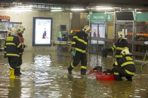 Havárie potrubí zastavila metro A