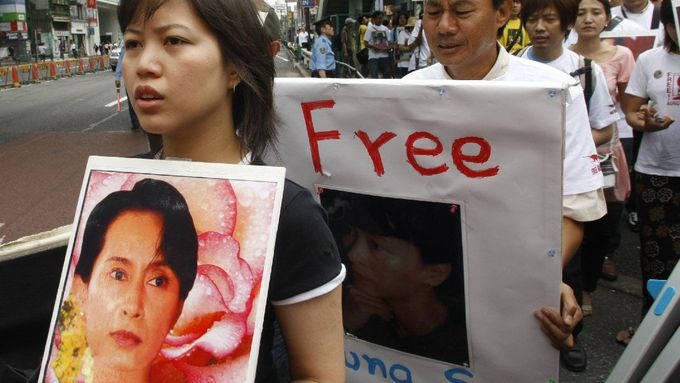 Jedno ze shromáždění na podporu osvobození Aun Schan Su Ťij proběhlo v den jejích narozenin také v Tokiu