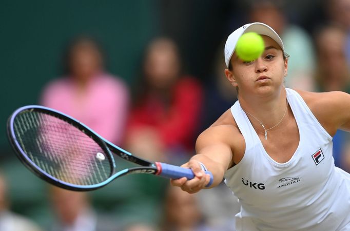 Ashleigh Bartyová ve finále Wimbledonu 2021