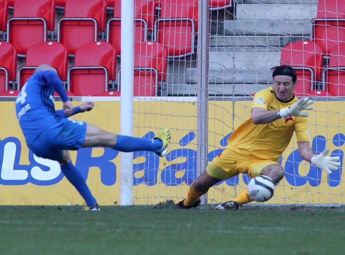 Fotbal, Slavia Praha - Liberec: Kamil Čontofalský (vpravo) - Jiří Štajner