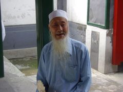 Ujgur na nádvoří pekingské mešity.