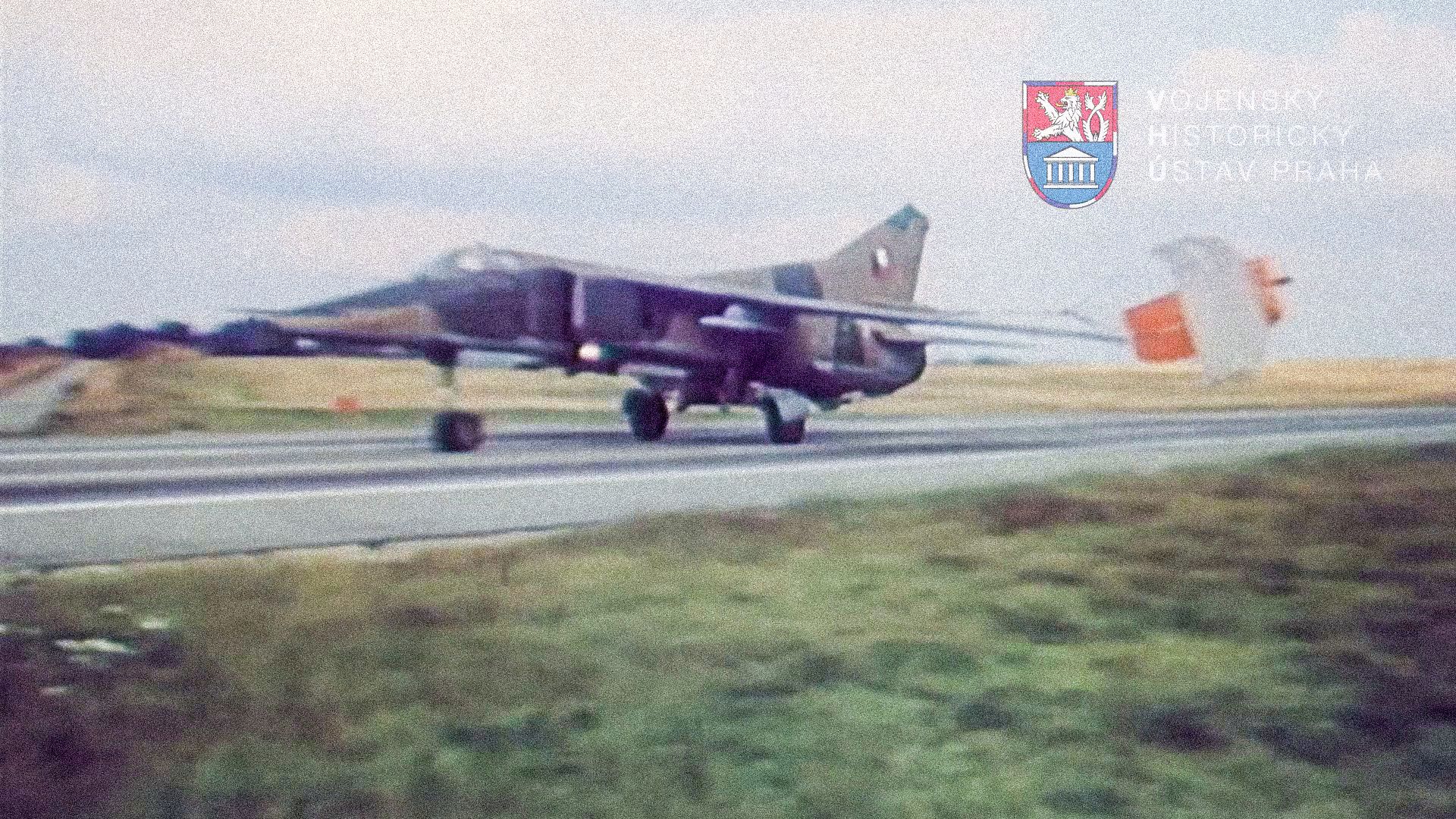 Film, Dálnice, Dálnice D1, Československý armádní film, přistávací plocha, Auto, historie