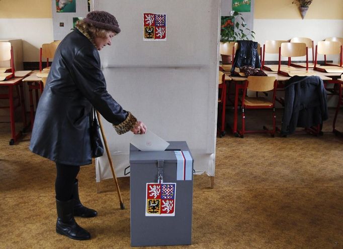 Premiéra: Češi si poprvé volí svého prezidenta. I tato volička.