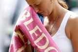 Na Wimbledonu 2010 ještě zamačkávala slzy, přitom se dostala do senzačního semifinále, kde prohrála se Serenou Williamsovou.