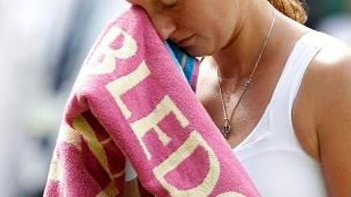 Česká tenistka Petra Kvitová je smutná během Wimbledonu 2010.