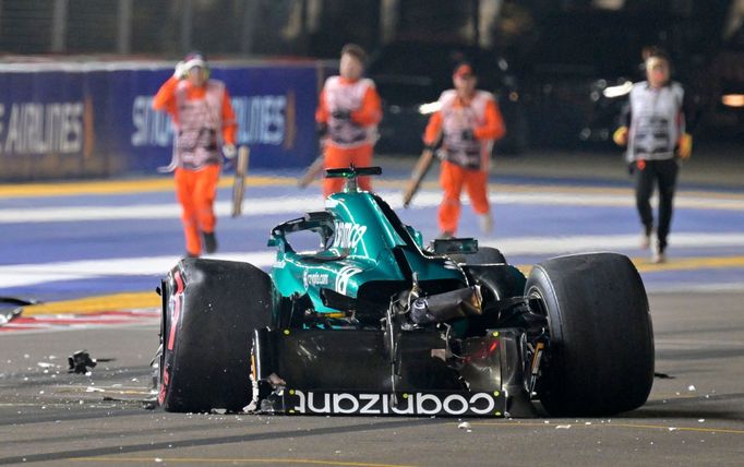 Havárie Lance Strolla v Aston Martinu v kvalifikaci na VC Singapuru F1 2023