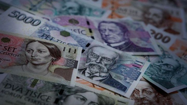 Úplatek i fajn dárek. Co pěti tisícům od vlády říká padesátka seniorů?