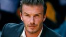 Fotbalista David Beckham sleduje utkání NBA 2012/13 mezi Los Angeles Lakers a Dallasem Maverics.