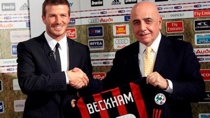 David Beckham spolu s prezidentem AC Milán Gallianim.